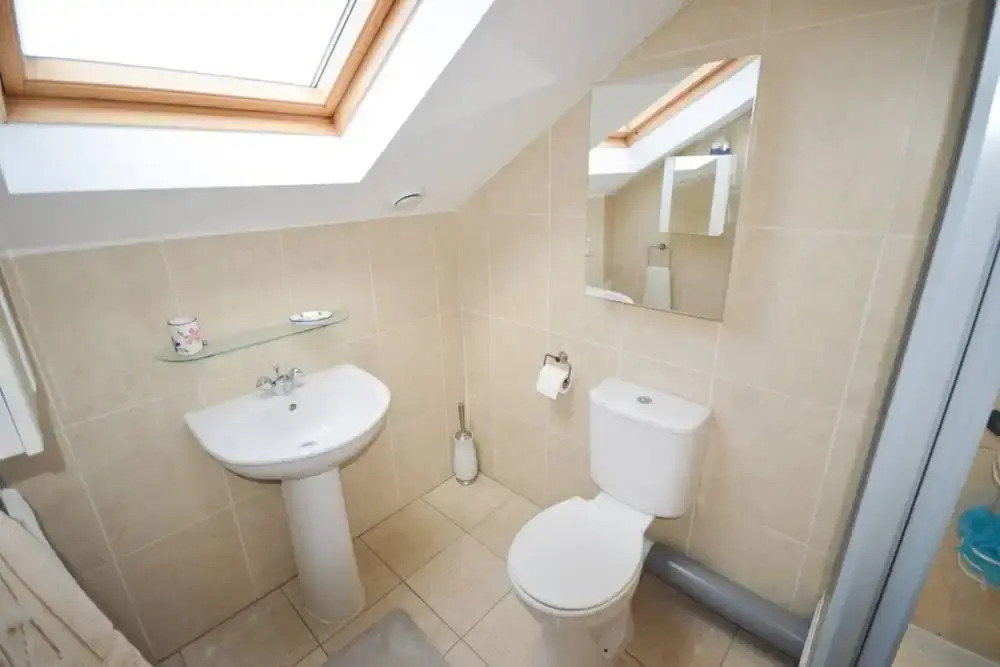 Stylish 2 Bedroom Home Near Bristol