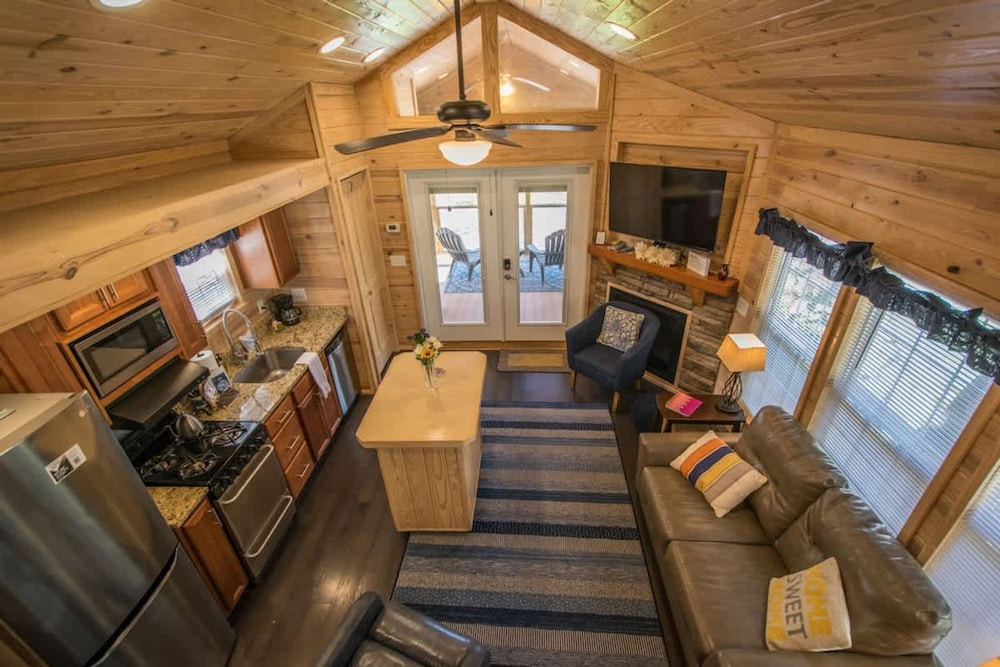 Lakeview 2BR Tiny Home Near Trails Pool Bocce