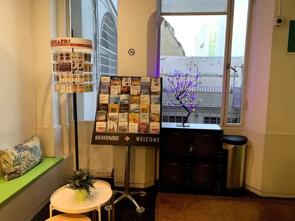 Central and Basic Universitat for YOUNG HOSTEL