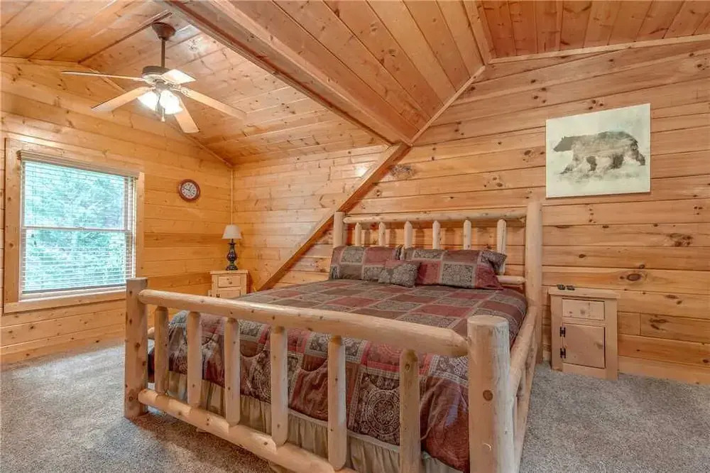A Mountain Paradise 2 Bedroom Home with Hot Tub