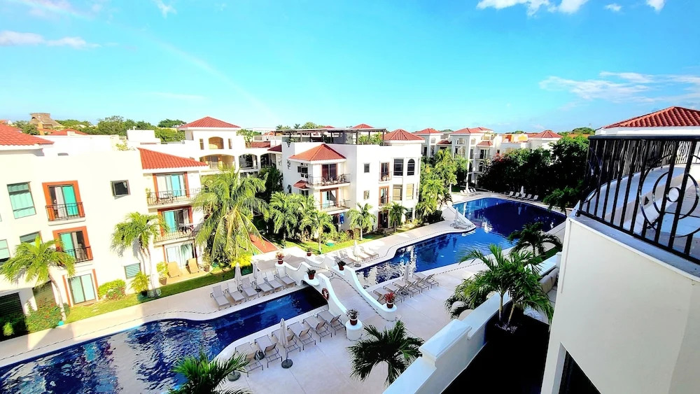 Paseo Del Sol Coral 106 3 Bedroom Condo by RedAwning