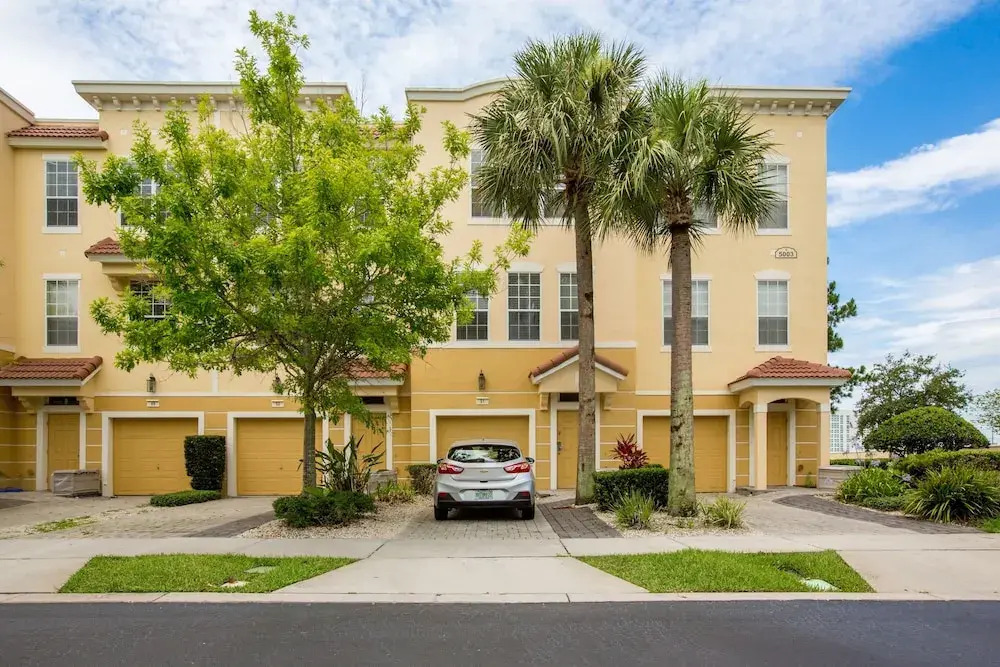 Oasis Escape Townhome 3 Bedroom Condo by Redawning