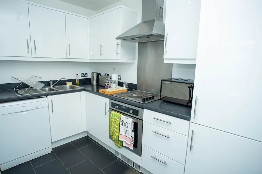 Chelsea Suites Central Milton Keynes - Sleeps 4