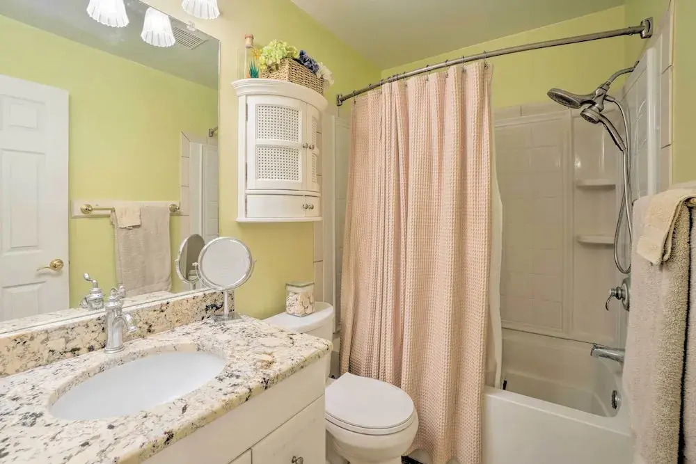 Tampa Home w/ Private Backyard ~ 15 Mi to Downtown