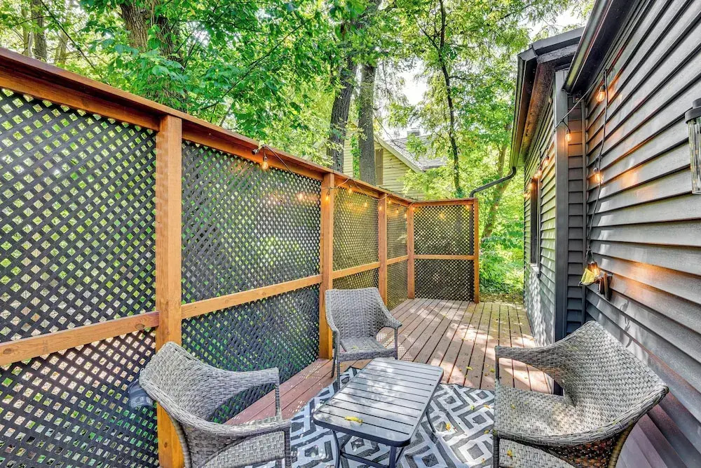 <1 Mile to Downtown South Bend: Dog-friendly!
