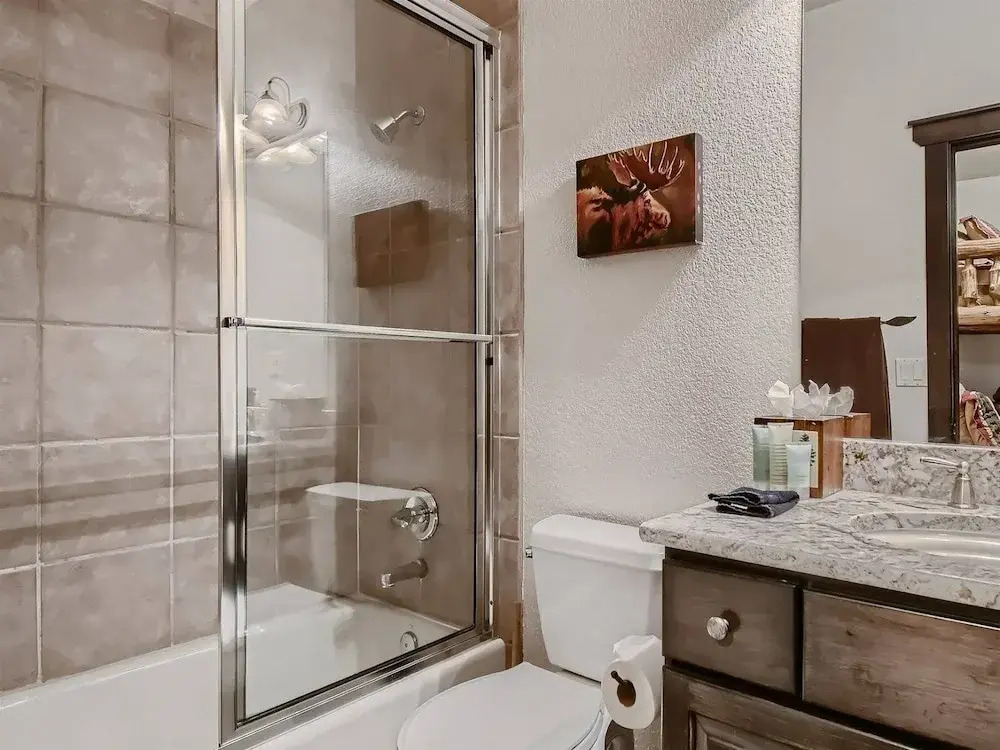Luxury Ski in, Ski out 3 Bedroom Townhome at the Snowflake Lift - Saddlewood Townhomes