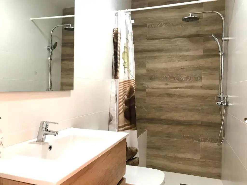 Apartamento reformado con terraza y en 2da linea de mar 146B - INMO22