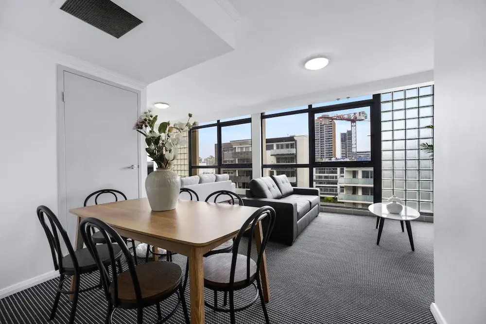 Stylish and Spacious Apt with Double Living Room