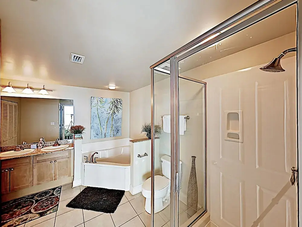 Oceanfront Getaway W/ Balcony & Luxe Amenities 3 Bedroom Condo