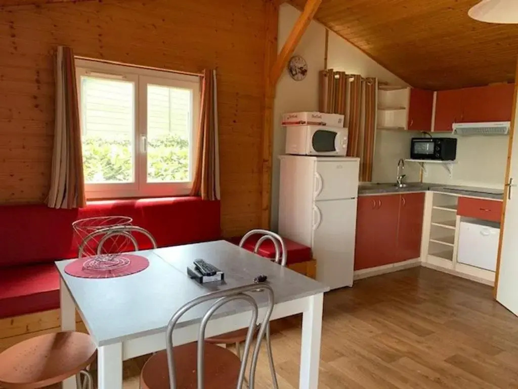 Chalet climatisé pour 6, calme avec piscine et parking - FR-1-607-59