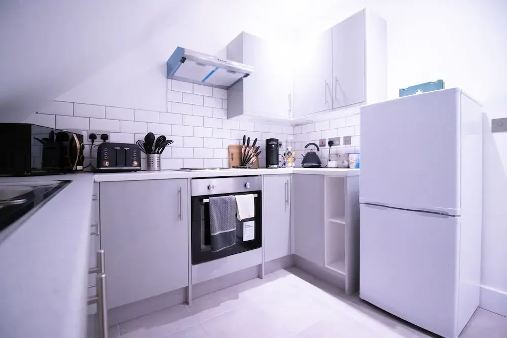 Everest Lodge Serviced Apartments for Contractors & Families, Free WiFi & Netflix By Redwood Stays
