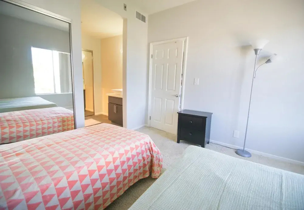 Prime Location Westwood Apartment 409w