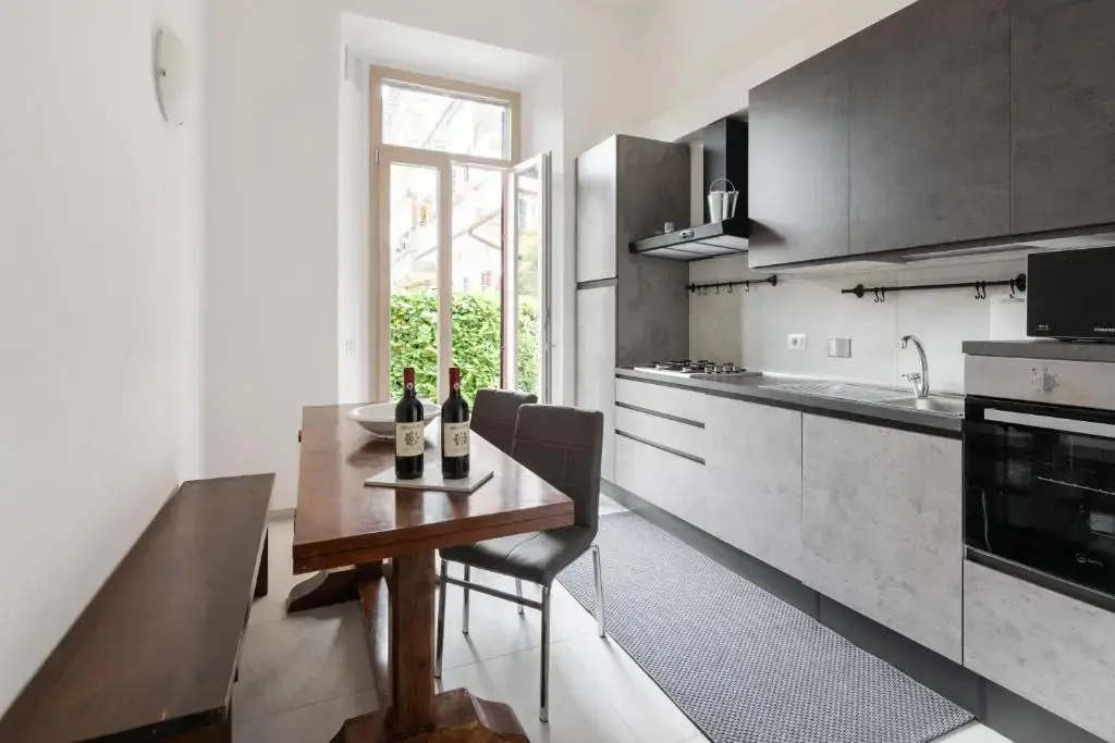 APARTMENT 20