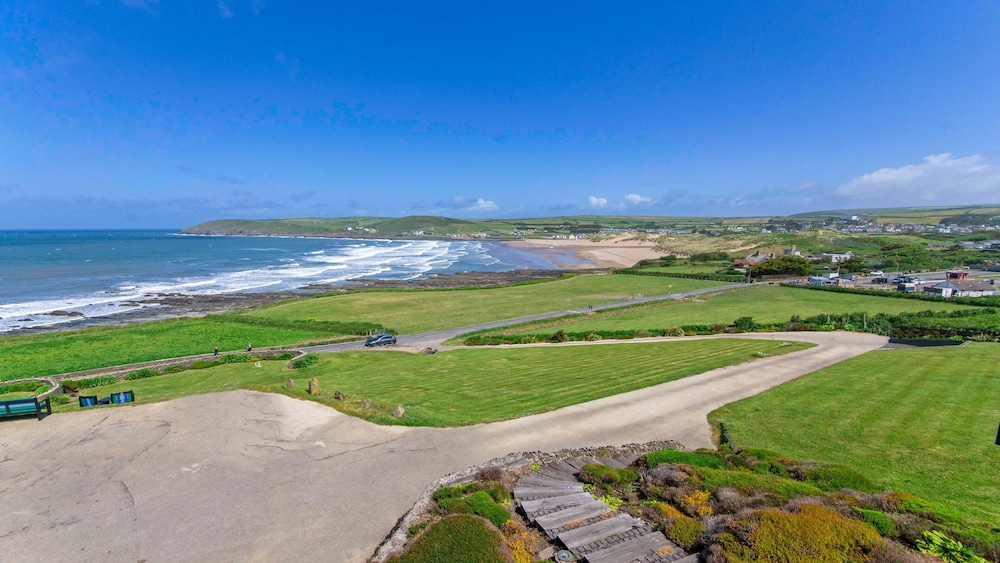 Stables - BEST Sea views in Croyde Sleeps 8