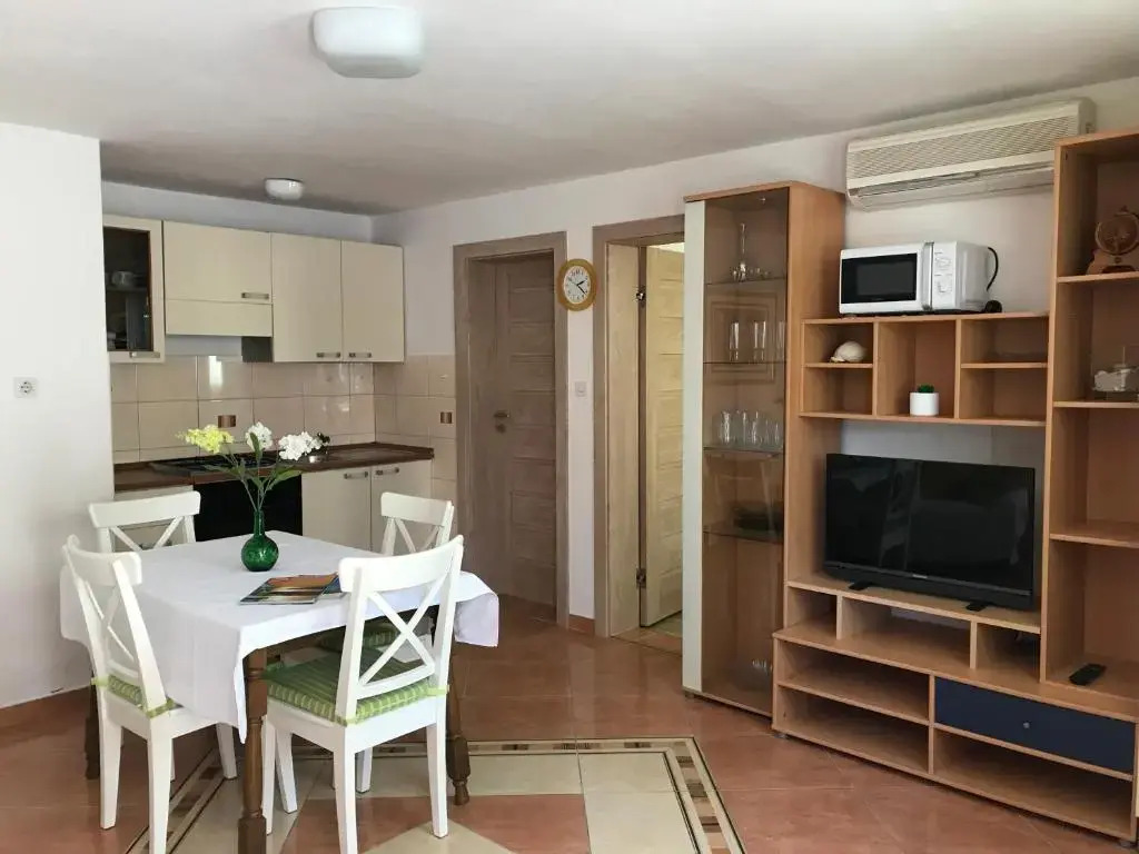 Apartments Biskup