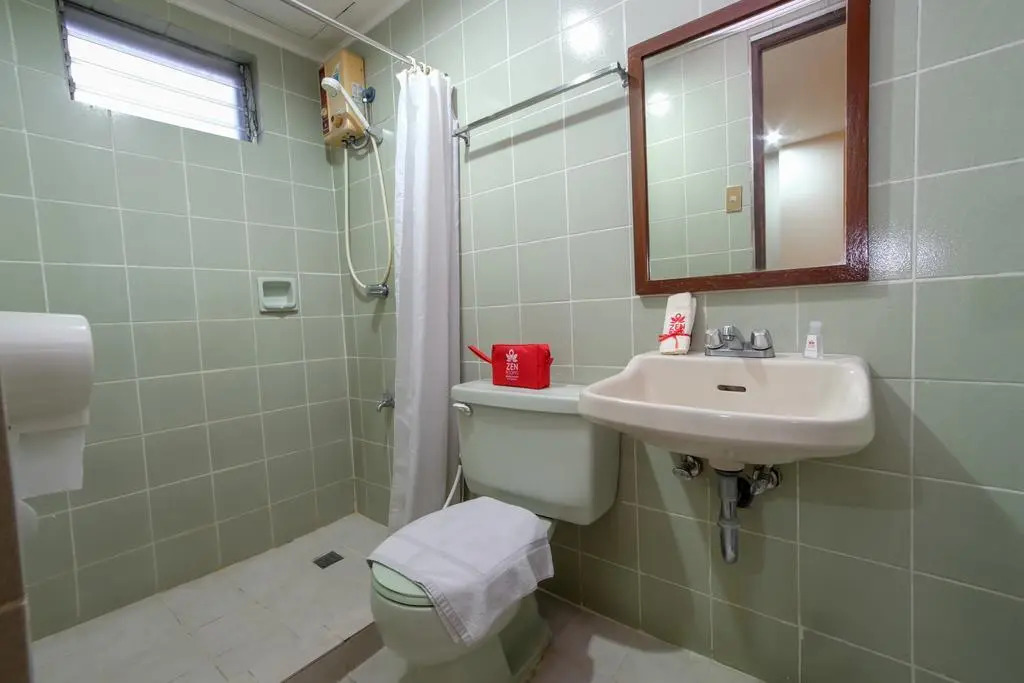 ZEN Rooms Basic Quezon V Mapa