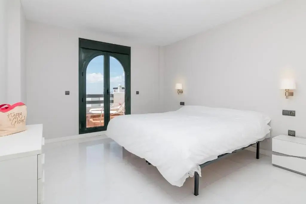 2207-Modern apt with terrace and amazing seaview