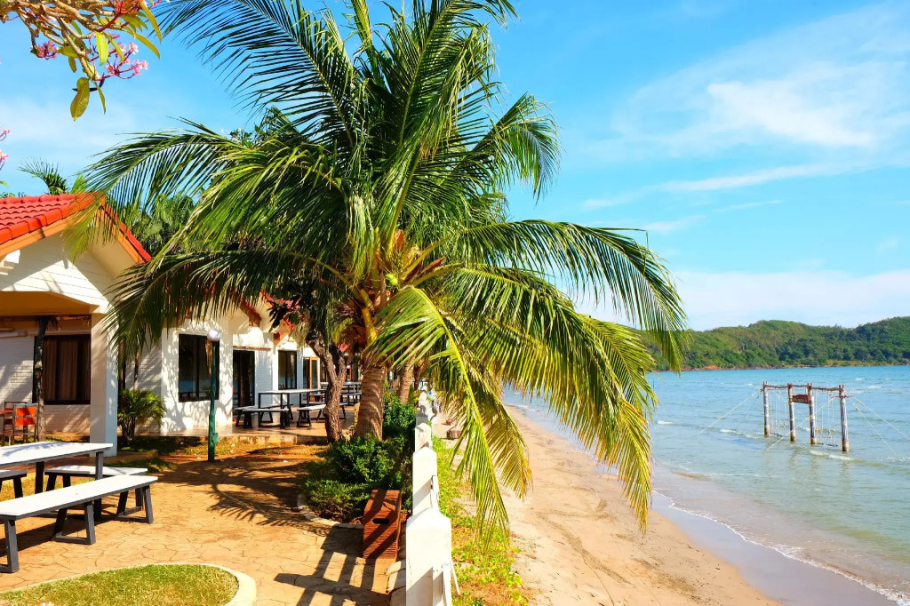 New Travel Beach Hotel & Resort