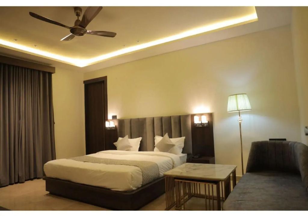 Hotel Majestic Grand By MNG Rooms