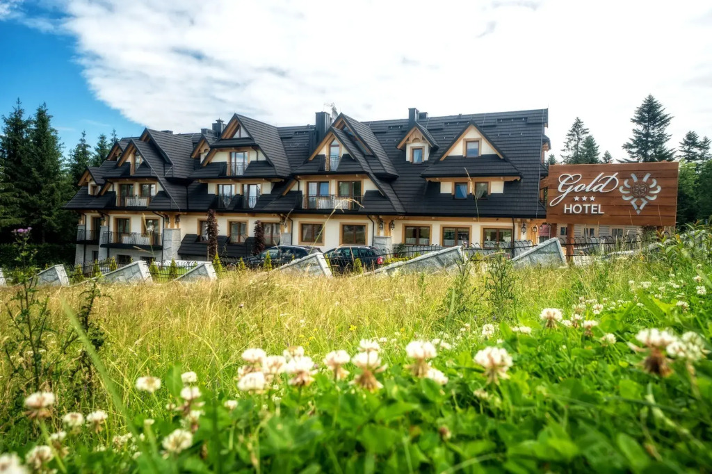 Gold Hotel
