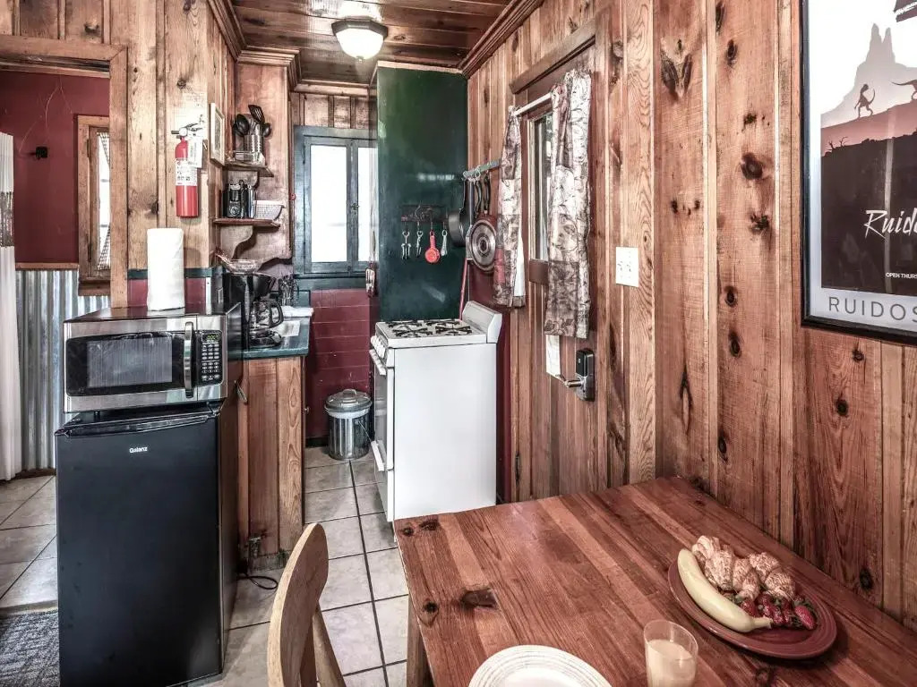 Apache Village 10, King Studio, Midtown, Sleeps 2