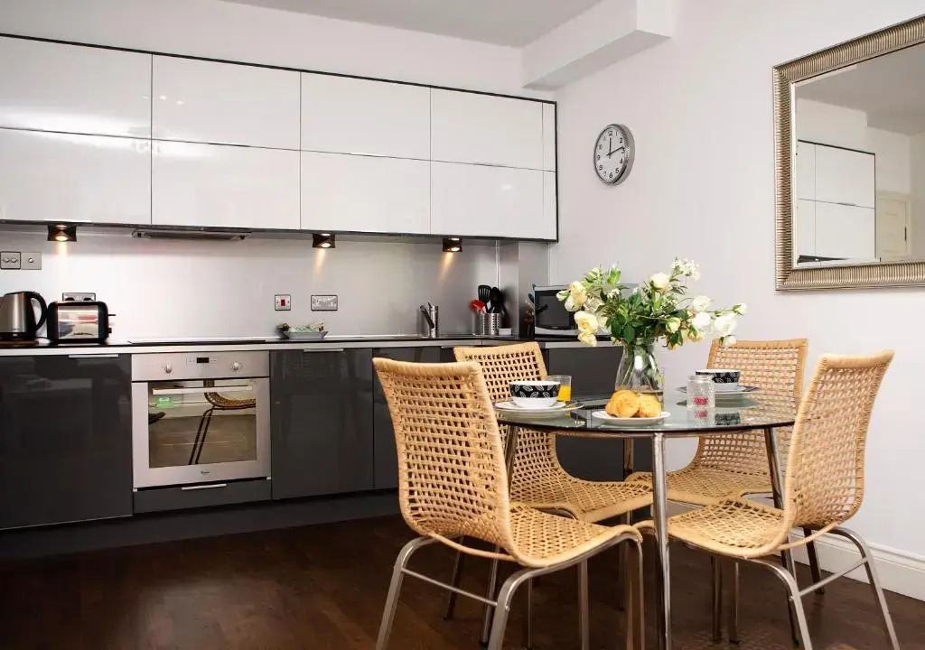 Apartment 2, Trafalgar Square (Second Floor)
