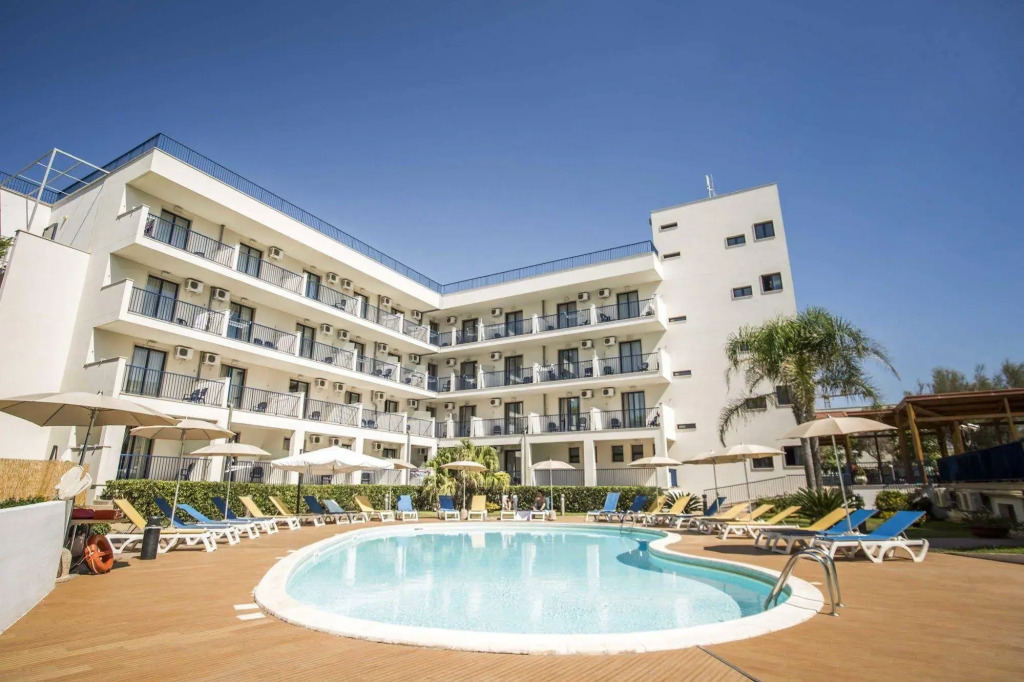 Tichos Greenblu Hotel