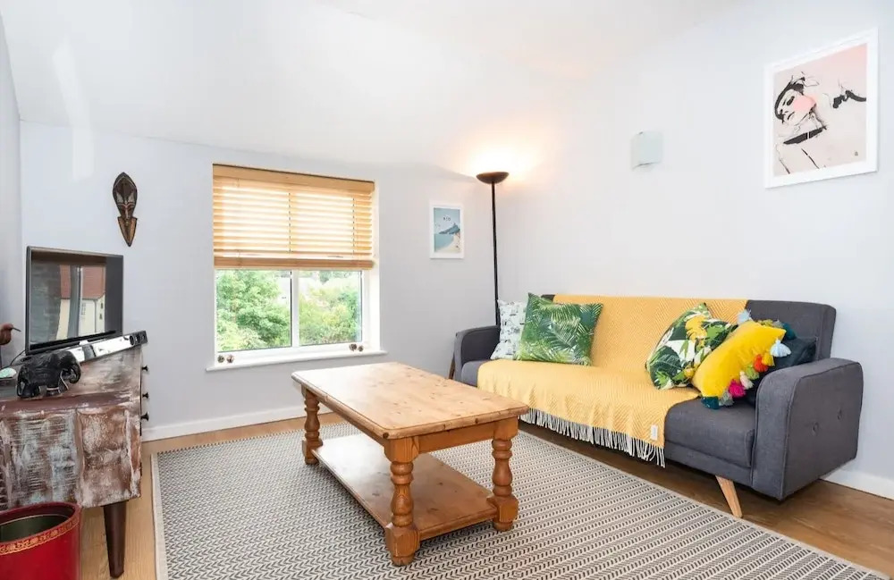 Bright & Modern, 1 Bedroom Apartment for up to 4