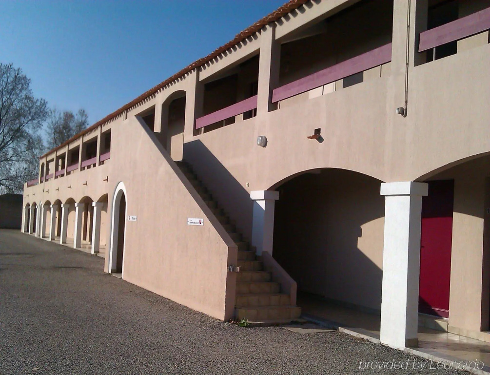 Artemia Aigues-Mortes - Hôtel avec piscine - Bornes électriques - Parking privé - Local vélo-moto