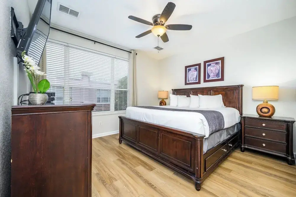 New Listing, Beautiful Townhome, Vista Cay - 4023