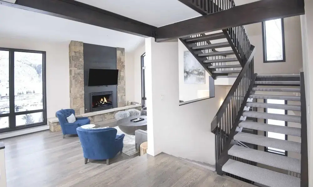 814 Eagle Dr. 4 Bedroom Home by RedAwning