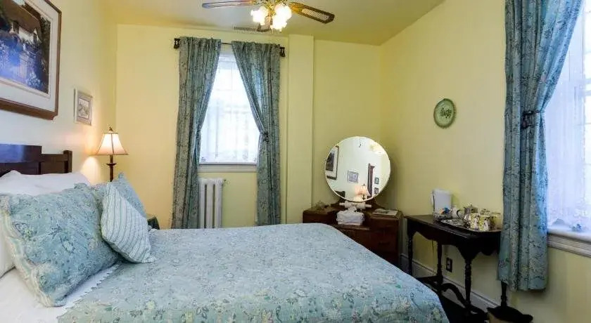 Green Woods Inn