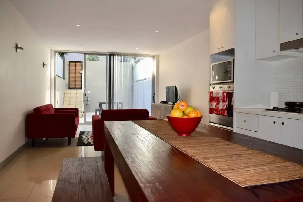 Tranquil 1 Bedroom Apartment With Sunny Courtyard