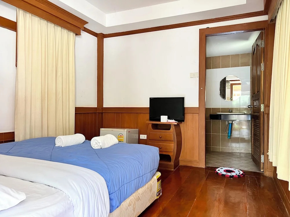 Naya Park View Hotel