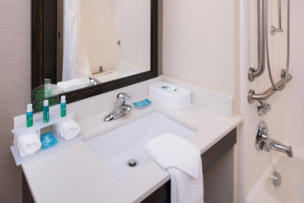 Holiday Inn Express & Suites Monroe by IHG