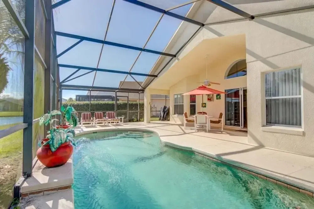 Lovely Lake 20 Min To Disney Large Pool! 4 Bedroom Home