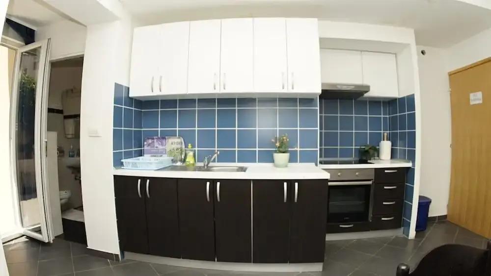 Charming Apartment 3 Sleeps 4 Guests