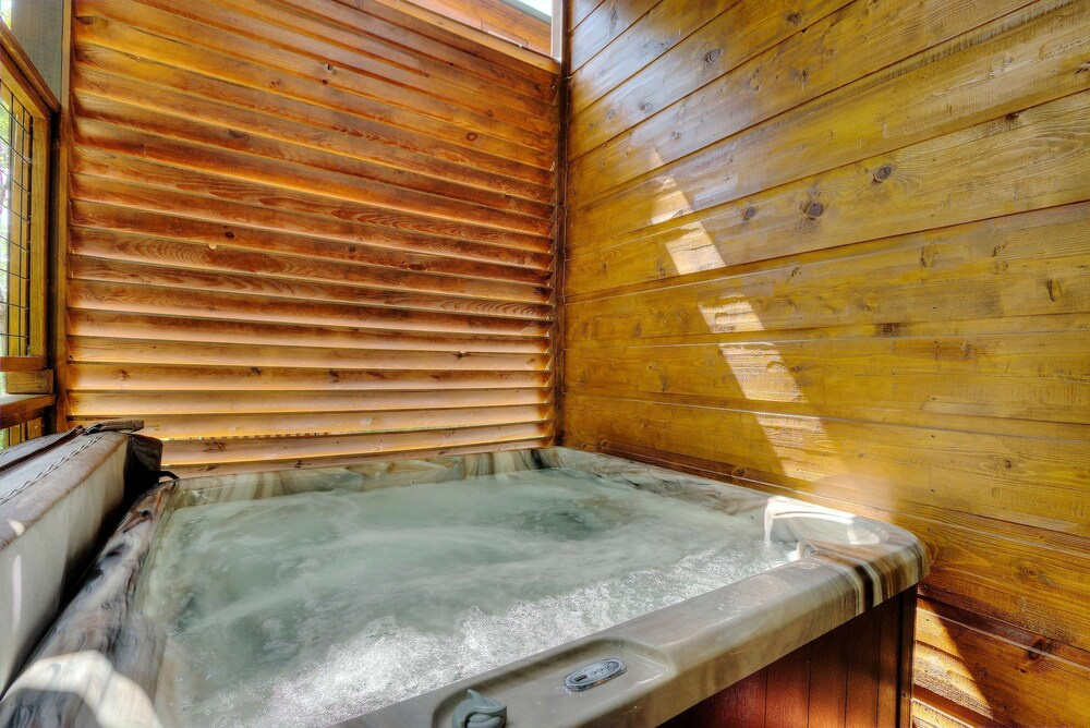 New 5K Suites Hot Tub Game Room Near Gsmnp