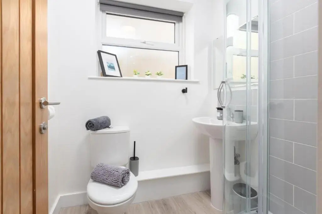 Charles Alexander Short Stay - Charnley House Apartments