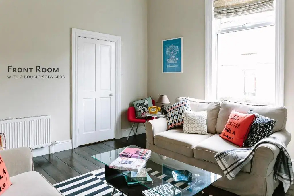 Cosy Home; Sleeps 10/11. City 15 minutes’ walk