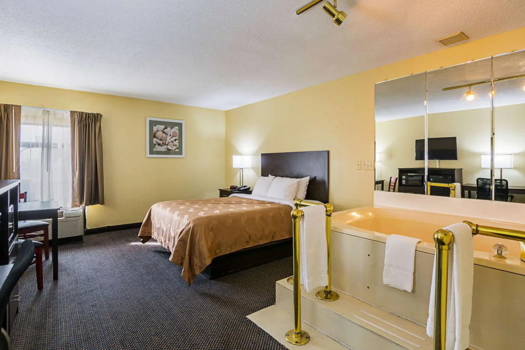 Quality Inn & Suites Greensburg I-74
