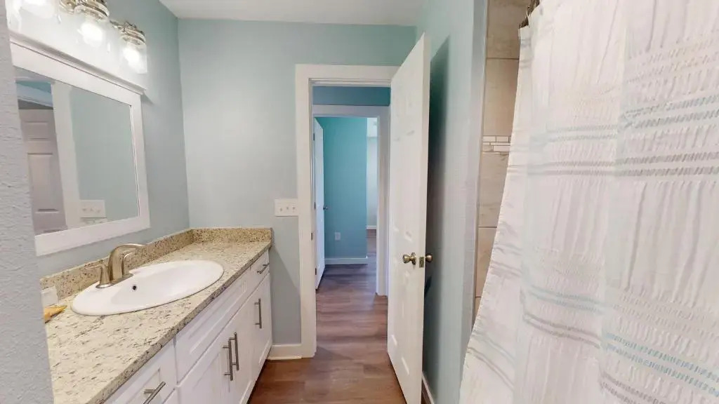 AH-H229 Newly Remodeled Second Floor Condo, Overlooking PoolHot Tub