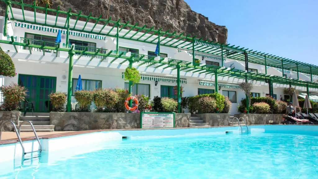 Los Veleros Apartments