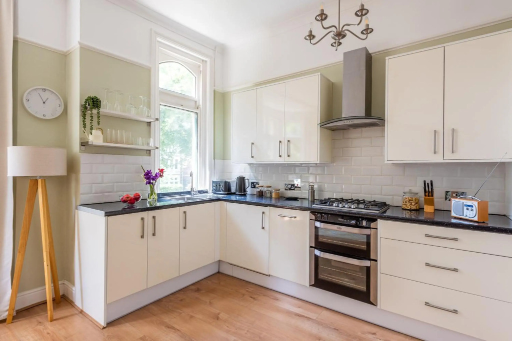 Entire 2 Bedroom Apartment In Central Cardiff