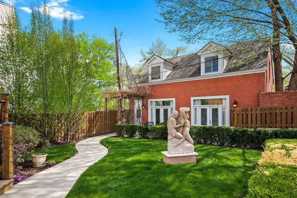 Oak Street Mansion