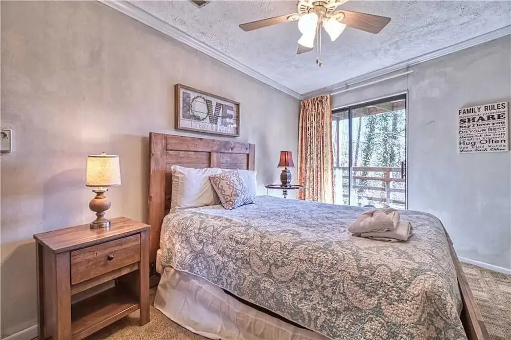 Creekside, 4 Bedrooms, Pool Access, WiFi, Fireplace, Sleeps 10