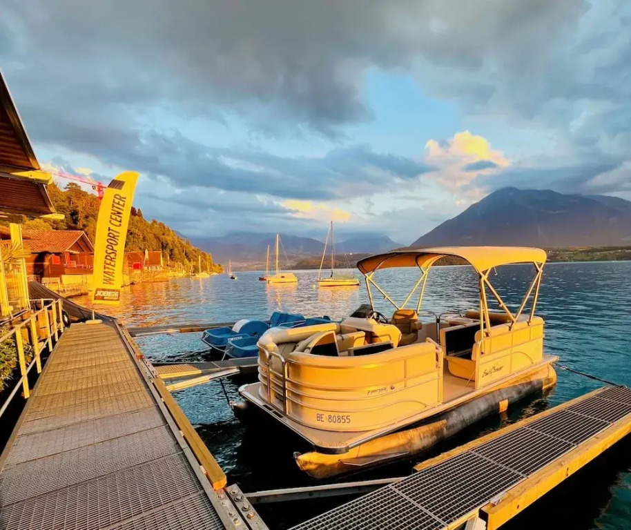 Boutique Hotel & Restaurant Niesenblick - Lakefront rooms with balcony on Lake Thun - SELF CHECK IN & digitale Reception