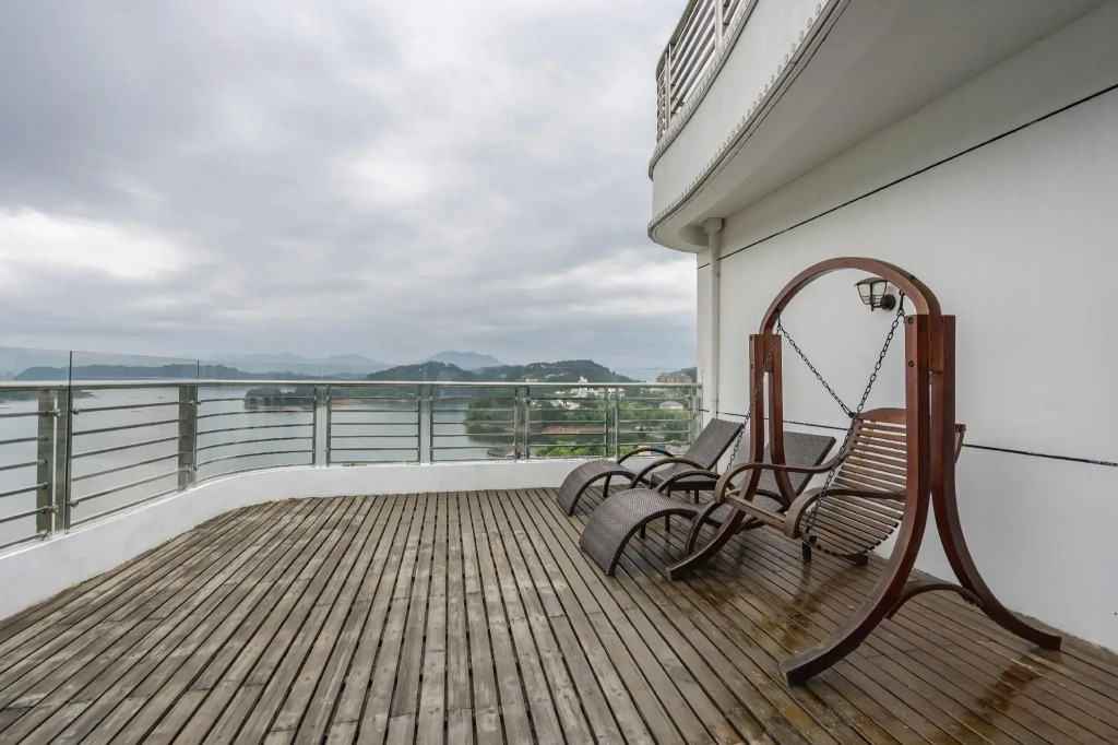 Yitu Lake View Hotel