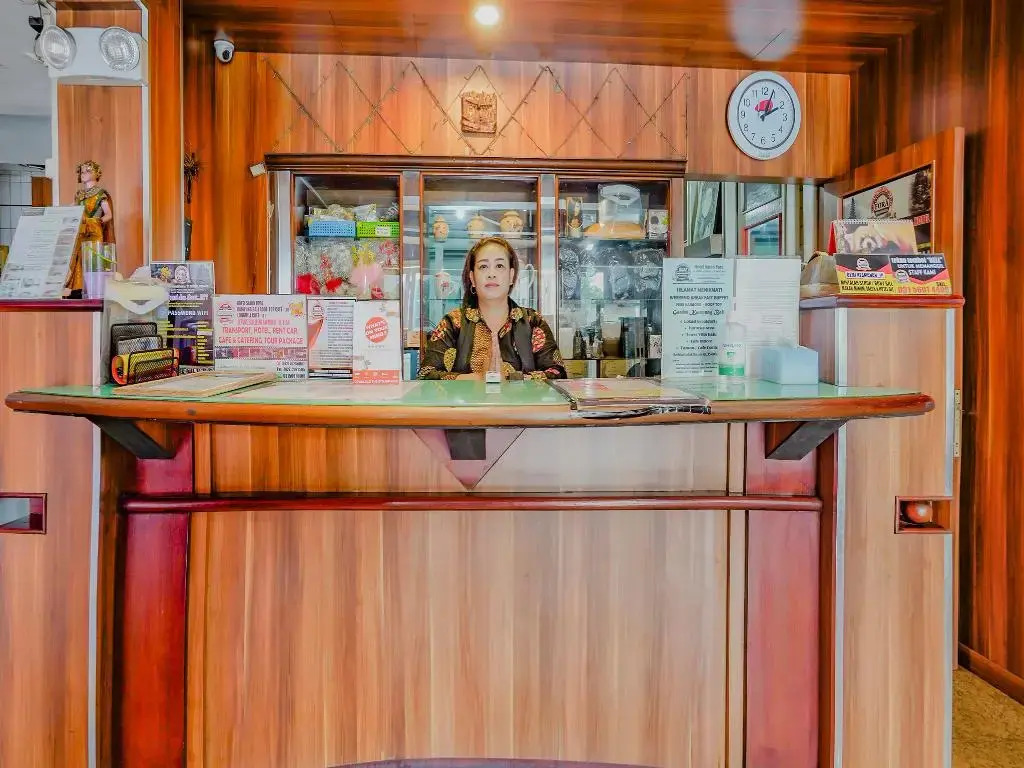 OYO 90064 Hotel Salon Fora & Cafe