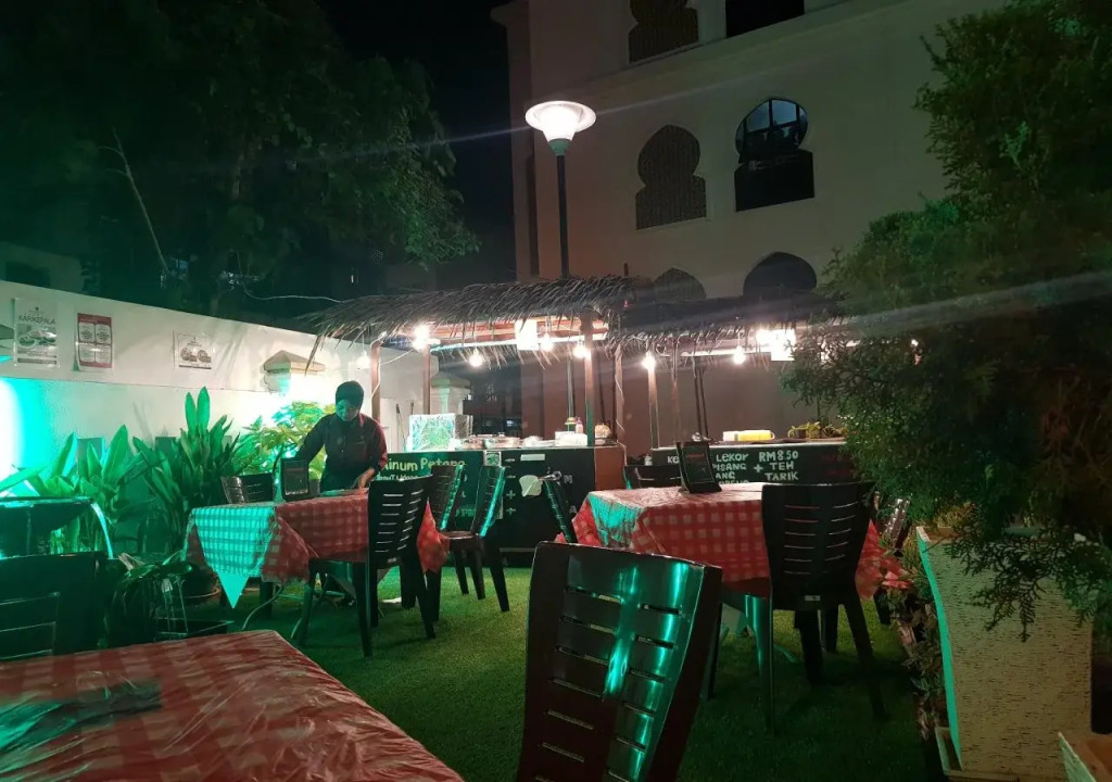 The Grand Puteri Hotel
